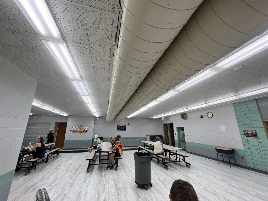 The ACGC lunchroom — air conditioning, flush toilets, and this post.